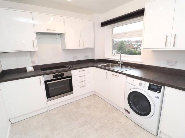 Albemarle Road, Beckenham BR3, 2 bed flat to rent, £1,950 pcm | PrimeLocation