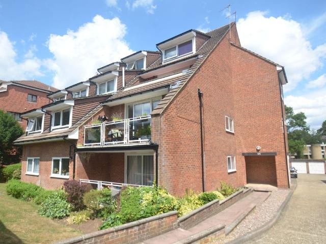 Albemarle Road, Beckenham BR3, 2 bed flat to rent, £1,900 pcm | PrimeLocation