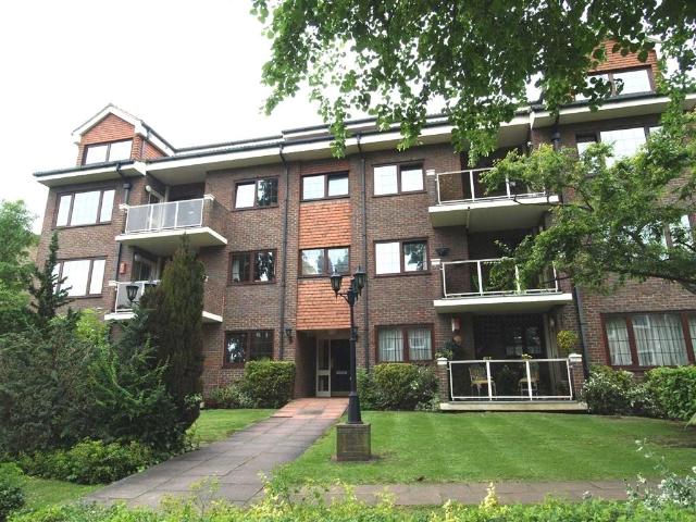 Albemarle Road, Beckenham BR3, 2 bed flat to rent, £2,200 pcm | PrimeLocation