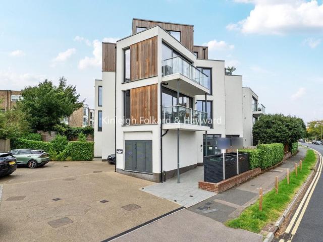 Albemarle Road, Beckenham, BR3 2 bed flat to rent £2,500 pcm £577 pw