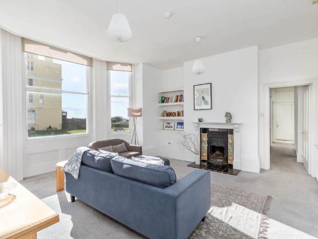 Albermarle Mansions, Victoria. 2 bed flat to rent £2,200 pcm £508 pw