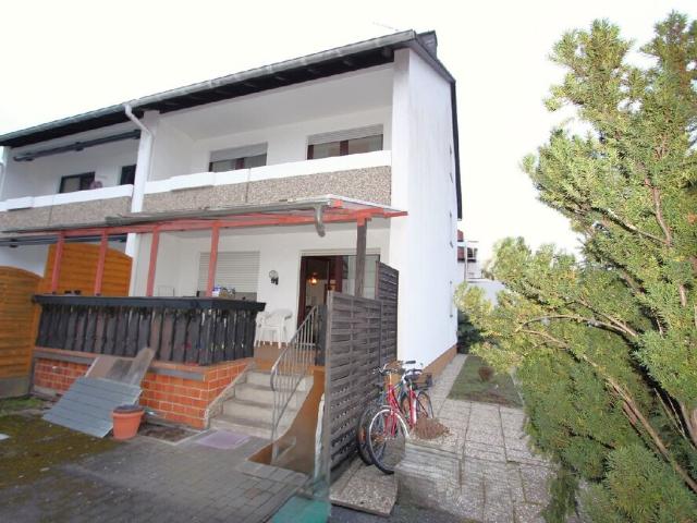albero: Raum für Familie und Ideen: Reiheneckhaus mit ausgebautem DG und Garage