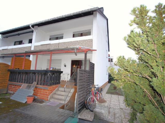 albero: Raum für Familie und Ideen: Reiheneckhaus mit ausgebautem DG und Garage