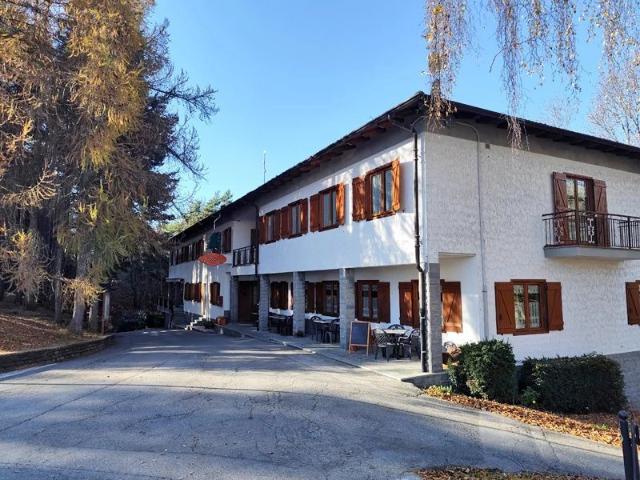 Albergo/ristorante con 5000 mq di terreno in Valle Maira 1246m² Roccabruna