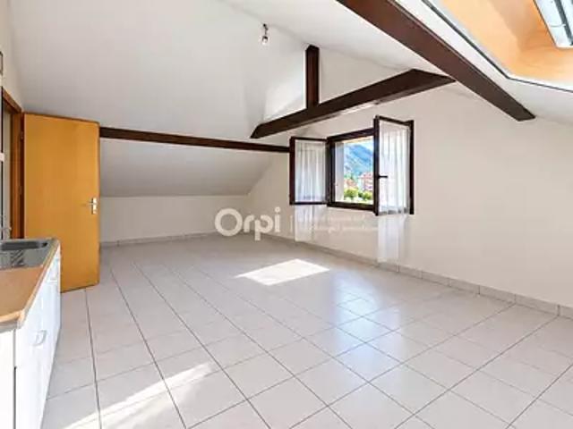 Albertville 73200 Location appartement 3 pièces t3 au dernier étage cave