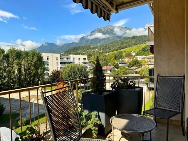 Albertville centre. T4 traversant, 2 balcons. Viager