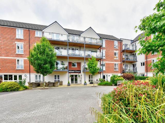 Albert Court, Henley On Thames RG9, 2 bed flat to rent, £2,750 pcm | PrimeLocation