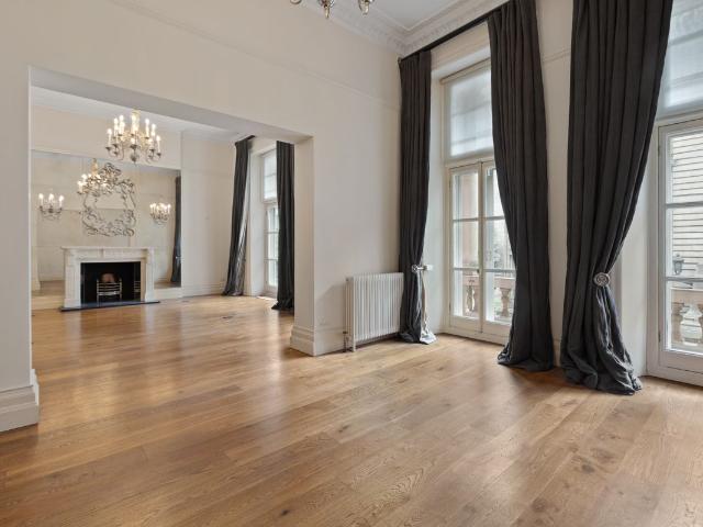 Albert Court, South Kensington SW7, 3 bed flat to rent, £12,567 pcm | PrimeLocation