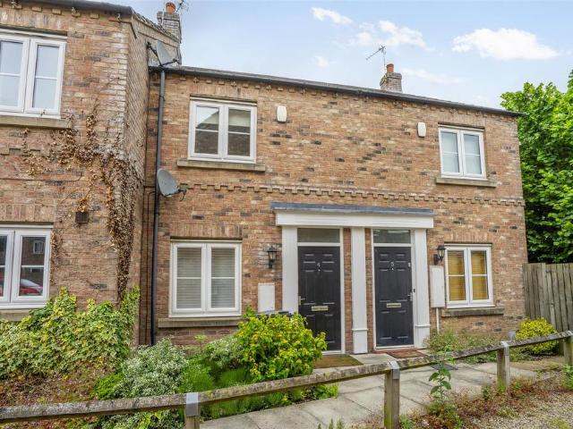 Albert Court, Shipton Street, York. 2 bed townhouse to rent £1,100 pcm £254 pw