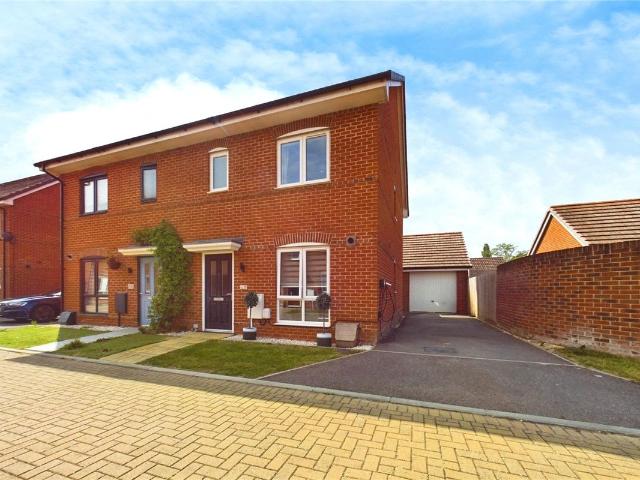 Albert Close, Spencers Wood, Reading, Berkshire RG7, 3 bed semi detached house to rent, £2,000 pcm | PrimeLocation