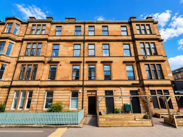 Albert Avenue, Glasgow, G42 3 bed flat to rent £1,700 pcm £392 pw