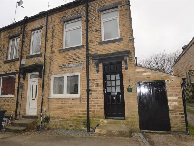 Albert Buildings, Idle, Bradford BD10, 2 bed cottage to rent, £750 pcm | PrimeLocation