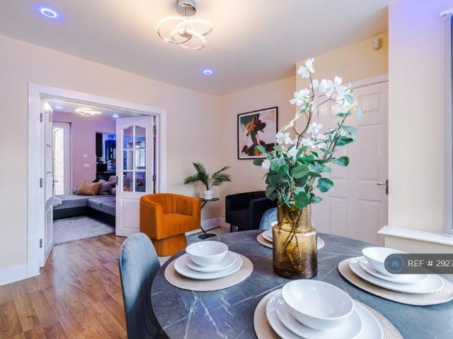 Albert Gardens, Manchester, M40 2 bed detached house to rent £2,800 pcm £646 pw