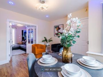 Albert Gardens, Manchester M40, 2 bed detached house to rent, £2,800 pcm | PrimeLocation