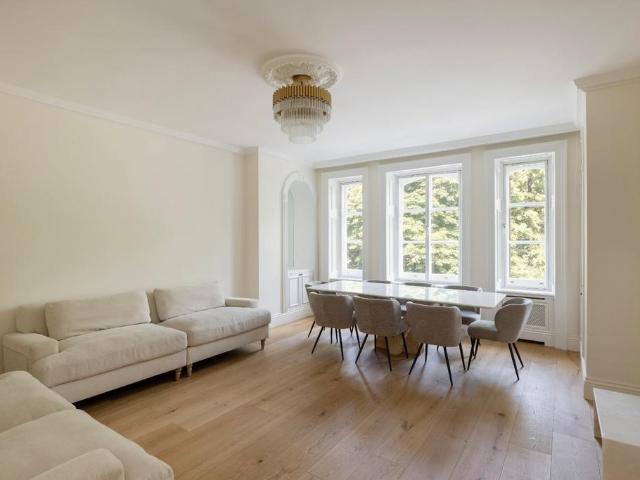 Albert Hall Mansions, Kensington. 3 bed flat to rent £11,267 pcm £2,600 pw