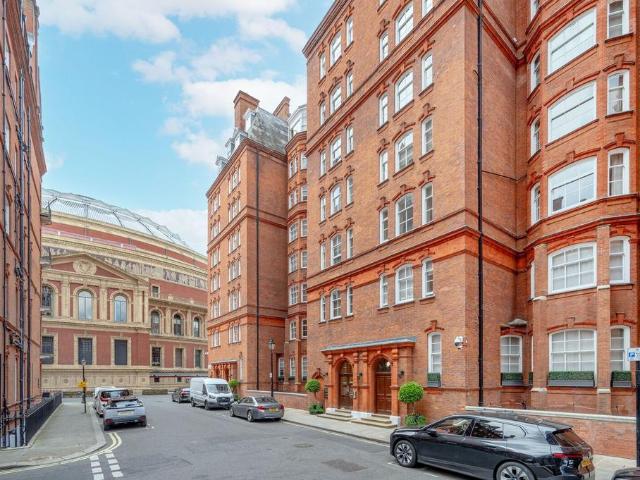 Albert Hall Mansions, Knightsbridge. 3 bed flat to rent £19,500 pcm £4,500 pw