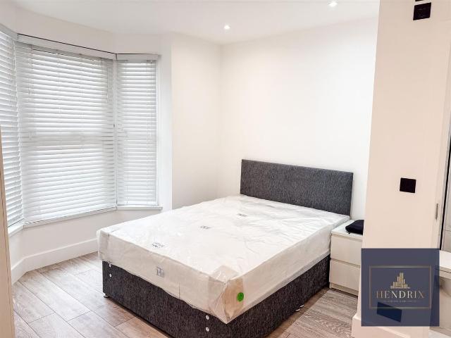 Albert Square, London E15, 7 bed shared accommodation to rent, £9,500 pcm | PrimeLocation