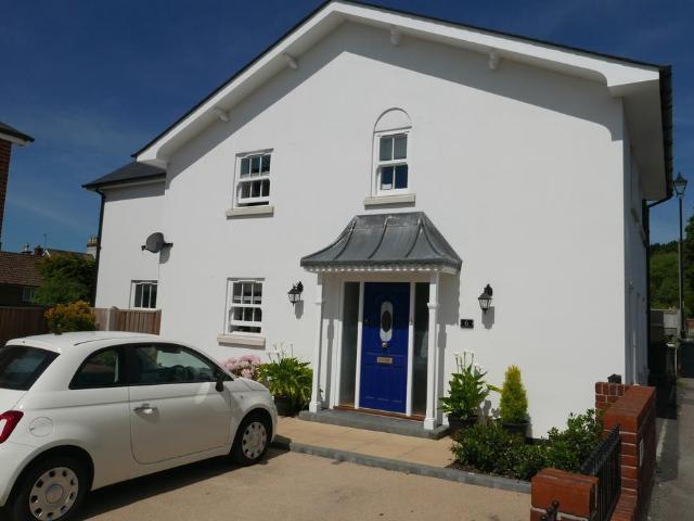 Albert Street, Blandford Forum DT11 4 bed detached house to rent £1,685 pcm £389 pw