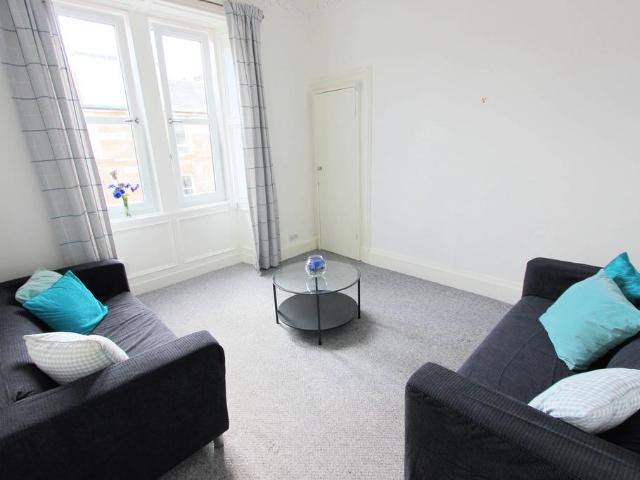 Albert Street, Edinburgh EH7 2 bed flat to rent £1,325 pcm £306 pw
