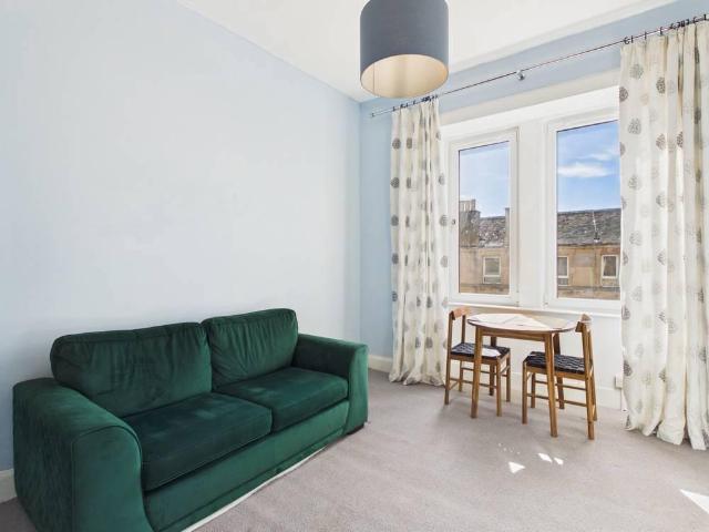 Albert Street, Edinburgh, Midlothian. 1 bed apartment to rent £1,150 pcm £265 pw