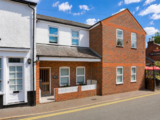 Albert Street, Herts AL1 1 bed apartment to rent £1,450 pcm £335 pw