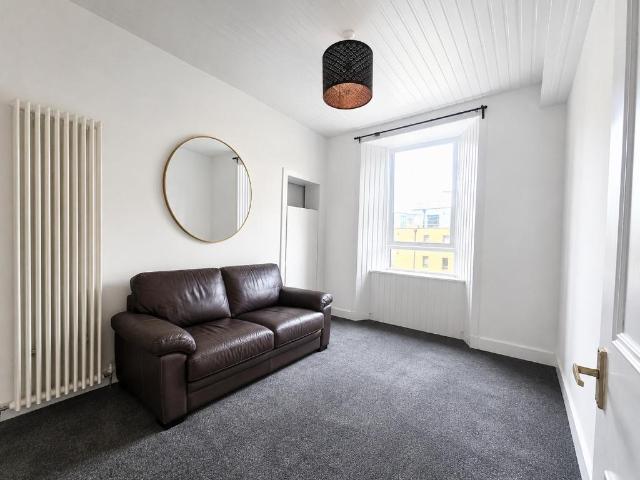 Albert Street, Leith, Edinburgh, EH7 1 bed flat to rent £1,130 pcm £261 pw
