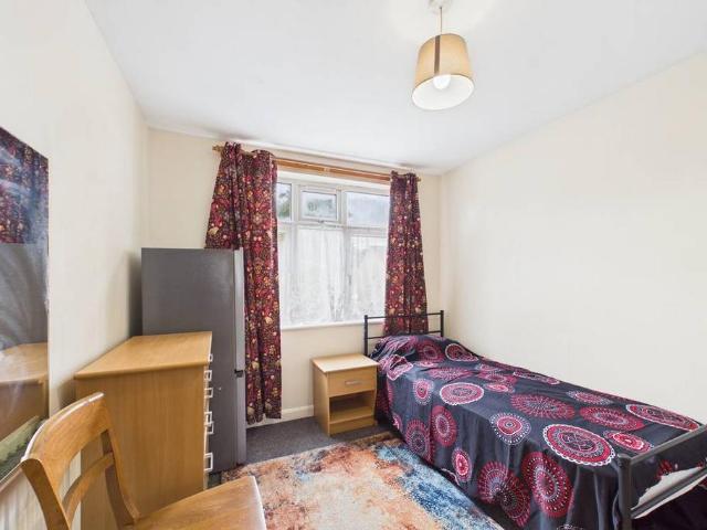 Albert Street, Slough, Berkshire, SL1 9 bed house share to rent £650 pcm £150 pw