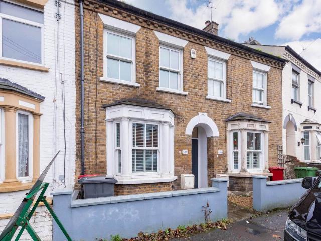 Albert Street, Slough SL1, 2 bed terraced house to rent, £1,600 pcm | PrimeLocation