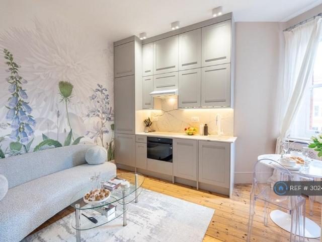 Albert Palace Mansions, London, SW11 2 bed flat to rent £3,300 pcm £762 pw