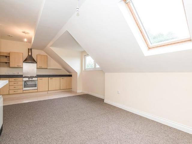 Albert Promenade, West Yorkshire HX3 2 bed penthouse to rent £725 pcm £167 pw
