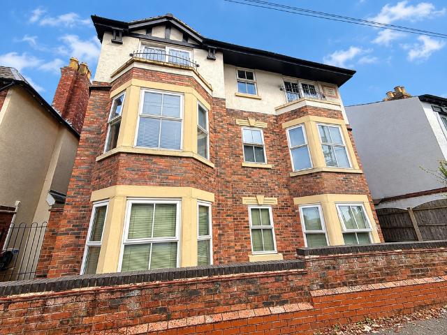 Albert Road, Tamworth, B79 2 bed flat to rent £950 pcm £219 pw