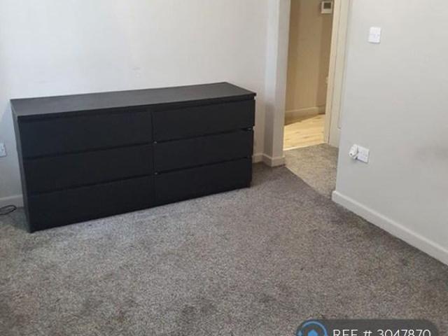 Albert Road, Tamworth, B79 2 bed flat to rent £975 pcm £225 pw