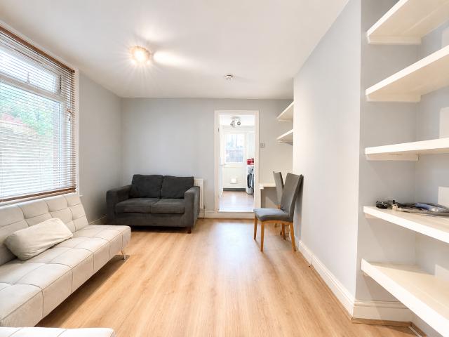 Albert Road, Hendon, London NW4, 2 bed flat to rent, £1,750 pcm | PrimeLocation