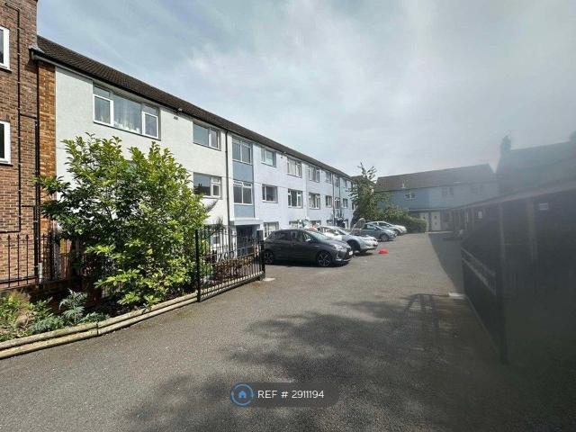 Albert Road, London E18, 2 bed flat to rent, £1,800 pcm | PrimeLocation