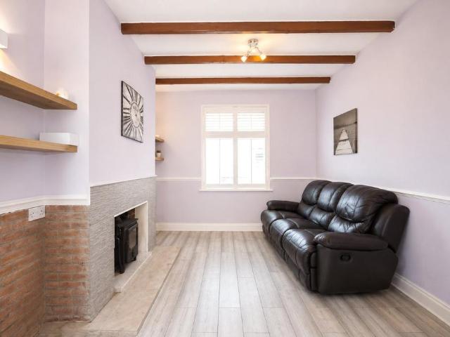 Albert Road, London, SE25 3 bed terraced house to rent £2,100 pcm £485 pw