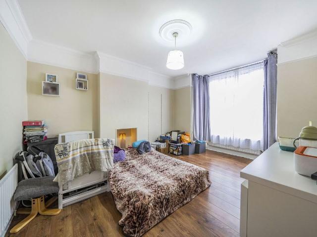 Albert Road, Mitcham CR4, 1 bed flat to rent, £1,500 pcm | PrimeLocation