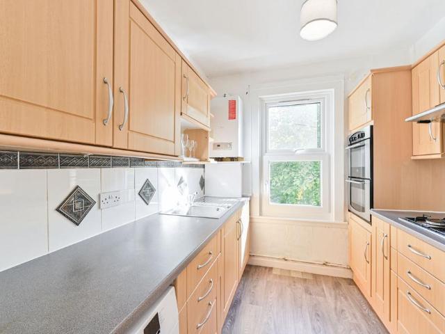 Albert Road, Mitcham, CR4 1 bed flat to rent £1,600 pcm £369 pw
