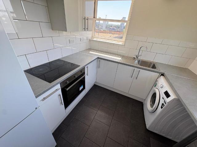 Albert Road, North Woolwich E16 3 bed flat to rent £1,950 pcm £450 pw