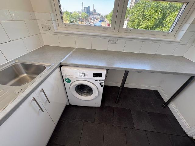 Albert Road, North Woolwich E16, 3 bed flat to rent, £1,950 pcm | PrimeLocation