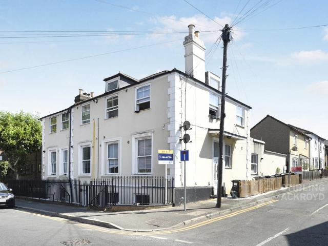 Albert Road, Orpington BR5 2 bed apartment to rent £1,600 pcm £369 pw