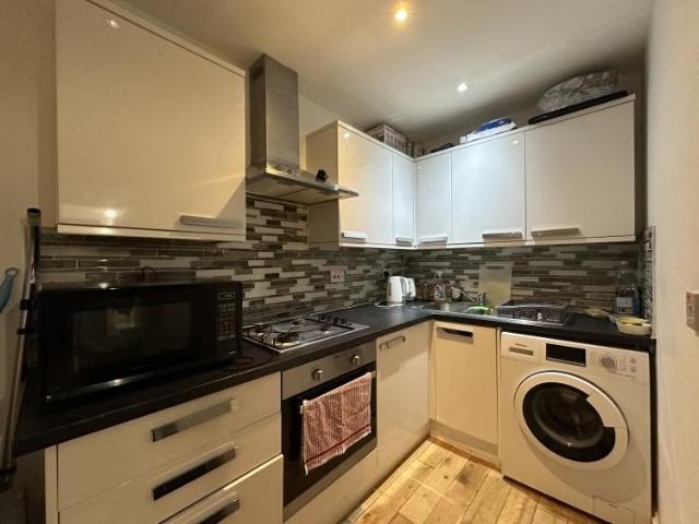 Albert Road, Orpington BR5, 3 bed flat to rent, £1,700 pcm | PrimeLocation