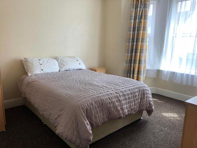 Albert Road, Poole, Dorset, BH12 2BX 1 bed in a house share to rent £475 pcm £110 pw