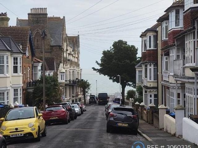 Albert Road, Ramsgate, CT11 2 bed flat to rent £1,050 pcm £242 pw