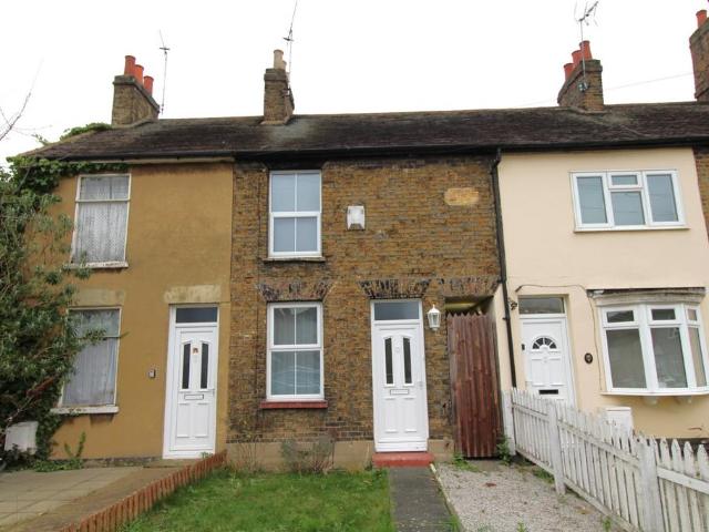Albert Road, Romford, Essex, RM1 2 bed terraced house to rent £1,560 pcm £360 pw