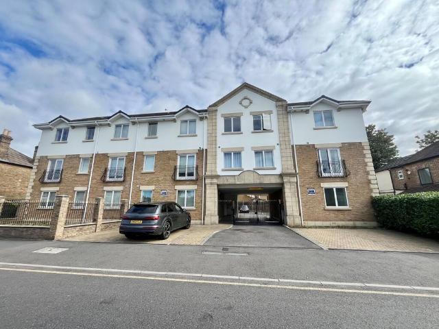 Albert Road, Romford 1 bed ground floor flat to rent £1,450 pcm £335 pw