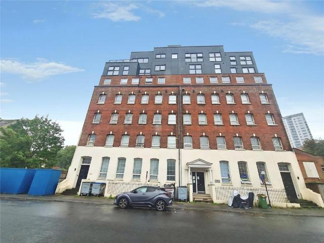Albert Road South, Hampshire SO14 2 bed flat to rent £1,150 pcm £265 pw