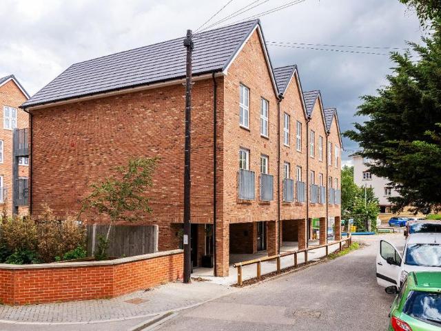 Albert Reed close, Mill Hall Aylesford 4 bed terraced house to rent £2,300 pcm £531 pw