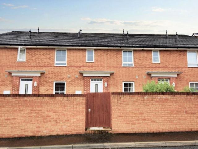 Albert Way, East Cowes PO32, 2 bed terraced house to rent, £800 pcm | PrimeLocation