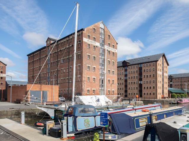 Albert Warehouse, The Docks, Gloucester GL1, 2 bed flat to rent, £1,400 pcm | PrimeLocation