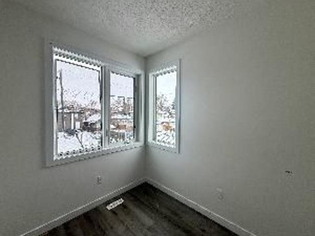 Alberta Ave 3 Bed 2.5 Bath Main For Rent Edmonton